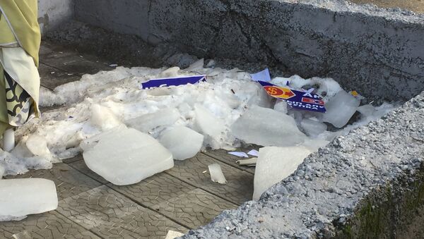 Ледяные глыбы падали с алматинских крыш - Sputnik Казахстан