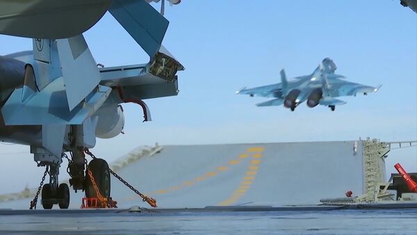 Истребитель Су-33 производит взлет с палубы тяжёлого авианесущего крейсера Адмирал Флота Советского Союза Кузнецов - Sputnik Казахстан