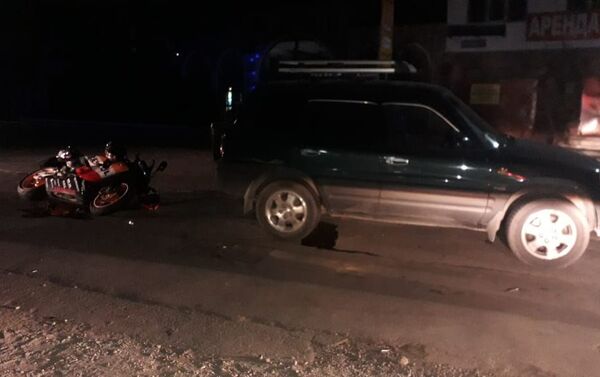 Мотоциклист врезался в Toyota RAV-4 - Sputnik Казахстан