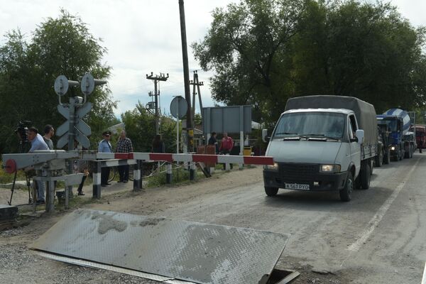 Фото с места ЧП на перегоне Алматы - Шамалган , где автобус столкнулся с поездом - Sputnik Қазақстан