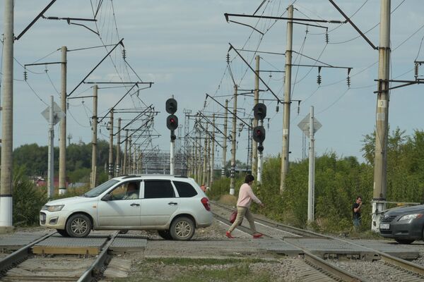 Фото с места ЧП на перегоне Алматы - Шамалган , где автобус столкнулся с поездом - Sputnik Казахстан