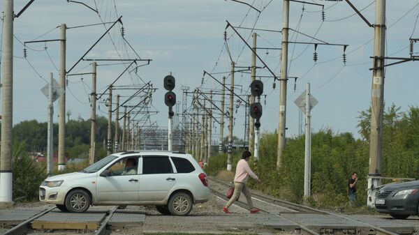 Фото с места ЧП на перегоне Алматы - Шамалган , где автобус столкнулся с поездом - Sputnik Казахстан