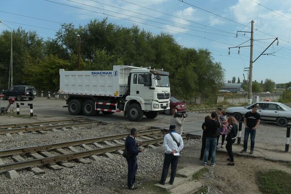 Фото с места ЧП на перегоне Алматы - Шамалган , где автобус столкнулся с поездом - Sputnik Қазақстан