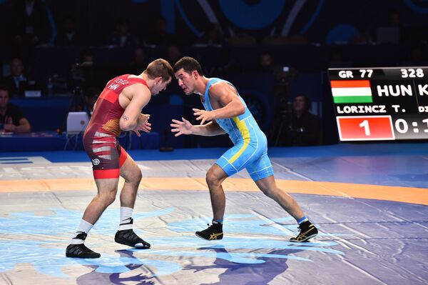 Под рев трибун: борец из Казахстана обидно проиграл в полуфинале ЧМ на последних минутах - Sputnik Казахстан