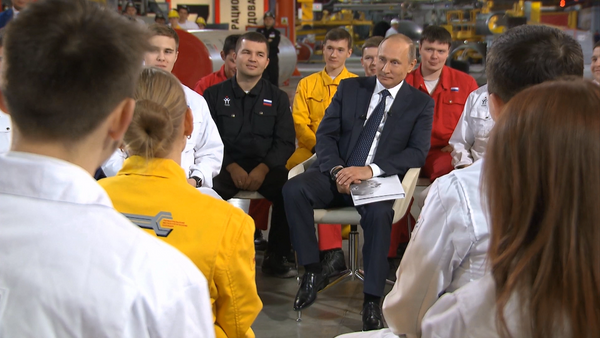 Путин ответил на вопросы о мечте, увлечениях и о том, кто такой Путин - Sputnik Казахстан