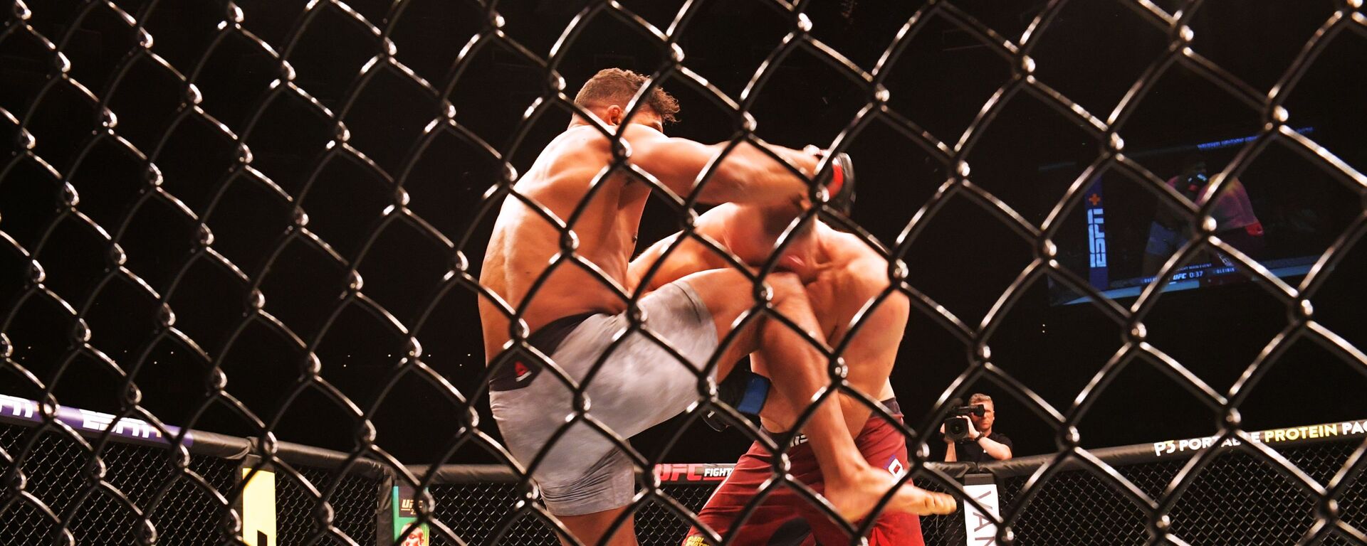 UFC Fight Night в Санкт-Петербурге - Sputnik Казахстан, 1920, 31.07.2024