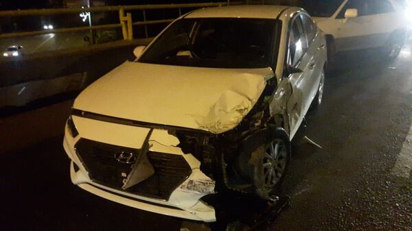 Фура посреди дороги спровоцировала массовое ДТП в Алматы - пострадали пятеро - Sputnik Казахстан