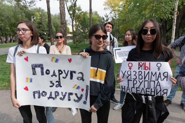 Подруга за подругу: митинг в защиту прав женщин прошел в Алматы - фото Подруга за подругу: митинг в защиту прав женщин прошел в Алматы - фото - Sputnik Казахстан
