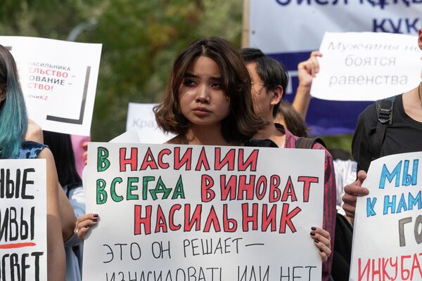 Подруга за подругу: митинг в защиту прав женщин прошел в Алматы - фото Подруга за подругу: митинг в защиту прав женщин прошел в Алматы - фото - Sputnik Казахстан