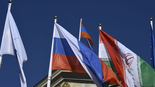 Флаги стран-участниц ЕАЭС на ВЕЭС - Sputnik Казахстан