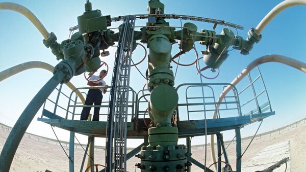 Первая нефтяная скважина на месторождении Тенгиз, архивное фото - Sputnik Казахстан