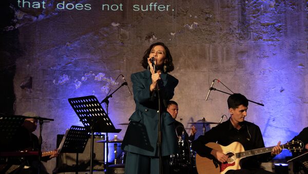 Концептуальный концерт казахского поэта, композитора и исполнителя Maqpalsher состоялся в лондонском музее Брунеля при поддержке посольства Казахстана в Великобритании - Sputnik Казахстан