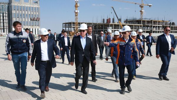 Премьер-министр Казахстана Аскар Мамин с рабочей поездкой в  Шымкенте и Туркестане - Sputnik Казахстан
