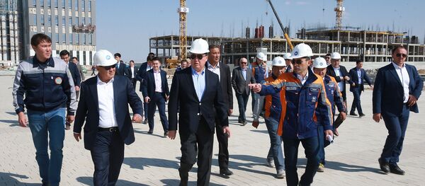 Премьер-министр Казахстана Аскар Мамин с рабочей поездкой в  Шымкенте и Туркестане - Sputnik Казахстан