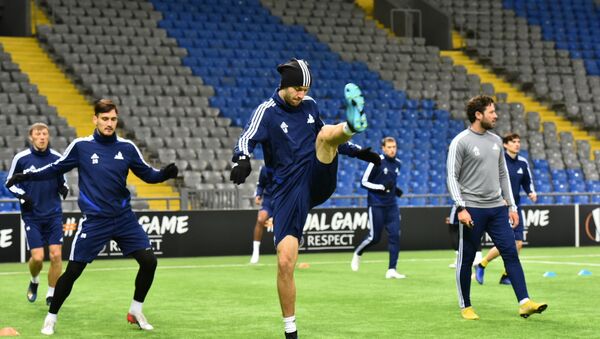 Игроки ФК Астана на тренировке перед матчем с Патризаном - Sputnik Казахстан