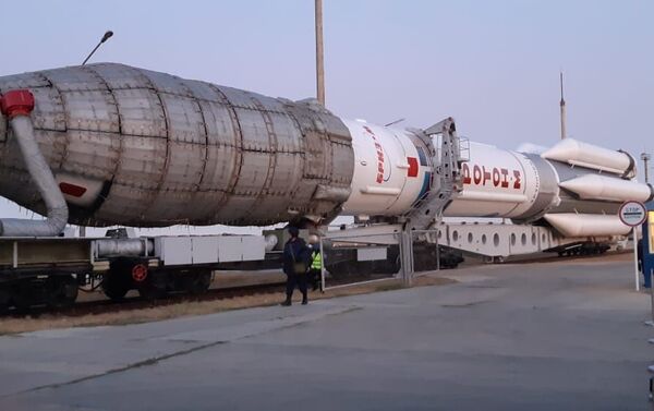 Ракета «Протон-М» на стартовом комплексе - Sputnik Казахстан