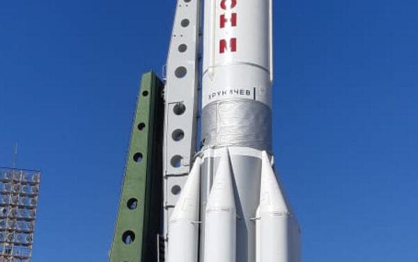 Ракета «Протон-М» на стартовом комплексе - Sputnik Казахстан