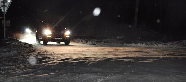 Архивное фото внедорожника на зимней дороге - Sputnik Казахстан