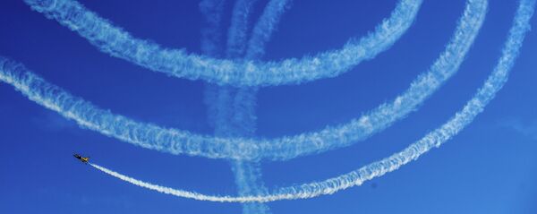 Небо, след самолета. Архивное фото - Sputnik Казахстан