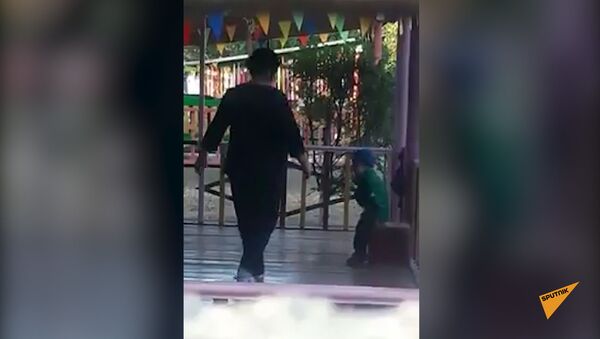 Воспитательница наказывает сироту - шокирующее видео из Тараза - Sputnik Казахстан