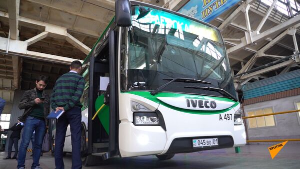 В автобусах Нур-Султана ввели оплату банковскими картами - видео - Sputnik Казахстан