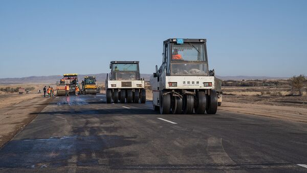Премьер-министр Казахстана Аскар Мамин проинспектировал строительство автодорог в трех регионах  - Sputnik Казахстан