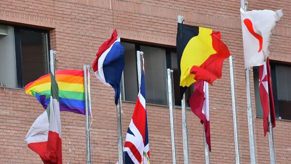 Флаг ЛГБТ-сообщества подняли у здания посольства Нидерландов в Нур-Султане - Sputnik Қазақстан
