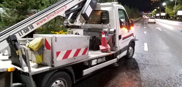 Машина на полном ходу врезалась в автокран в Алматы, пострадал рабочий - Sputnik Казахстан