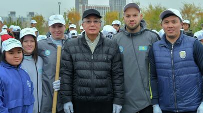 Президент Казахстана принял участие в общегородском субботнике
