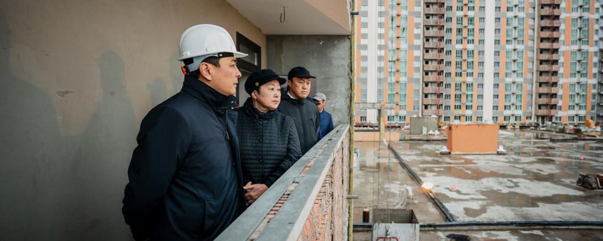 Аким столицы Алтай Кульгинов посетил строящийся многоэтажный жилой комплекс, предназначенный для работающей молодежи - Sputnik Казахстан, 1920, 02.02.2022