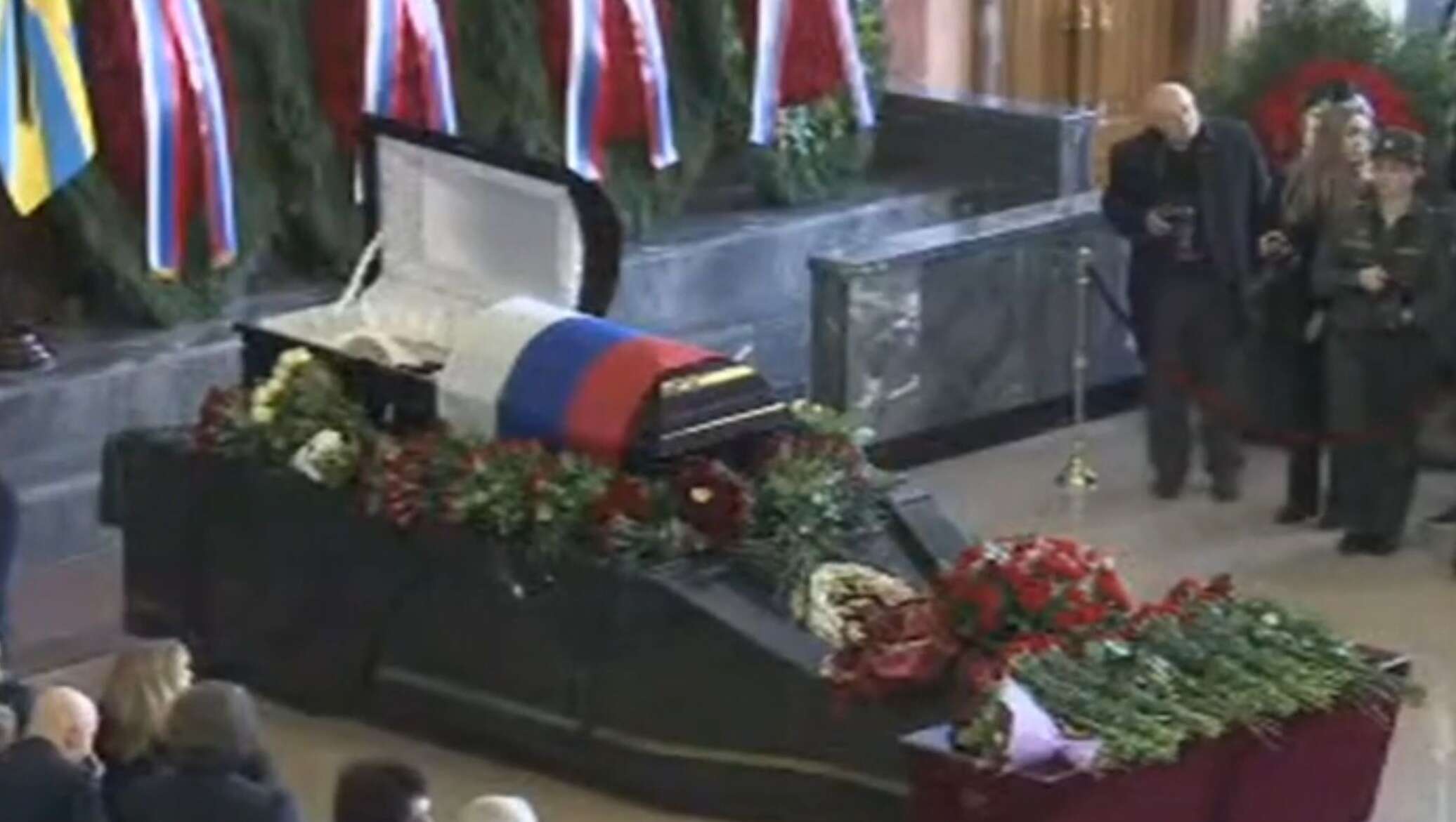 Леонова похоронили