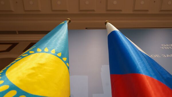 Флаги Казахстана и России на заседании Межправкомиссии по сотрудничеству между Казахстаном и Россией - Sputnik Қазақстан
