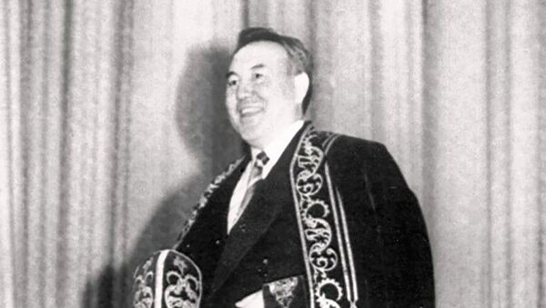16 декабря 1991 года Верховный Совет Казахской ССР провозгласил государственную независимость республики. Нурсултан Назарбаев становится  Президентом Республики Казахстан - Sputnik Казахстан