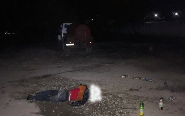 Погибший мужчина сидел возле речки, где сливали нечистоты - Sputnik Казахстан