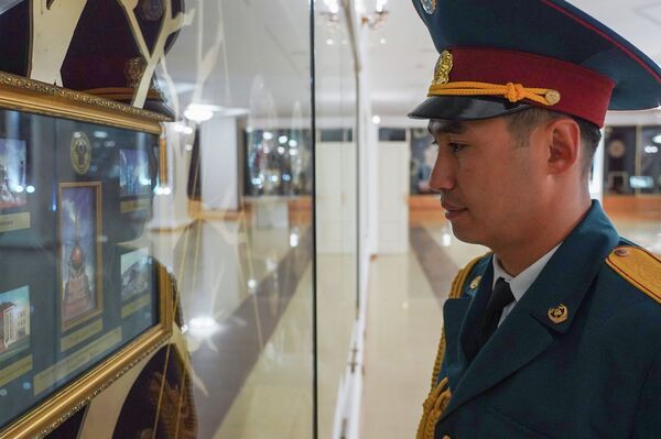 Провалился в горящую крышу - истории столичного спасателя из самого пекла - Sputnik Казахстан