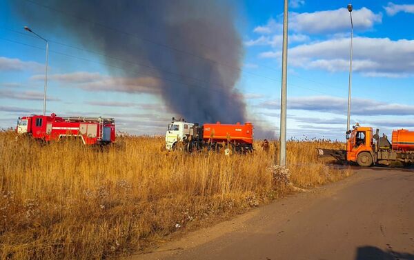 Пожар в Есильском районе столицы возле Коргалжынского шоссе  - Sputnik Казахстан