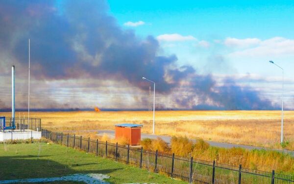 Пожар в Есильском районе столицы возле Коргалжынского шоссе - Sputnik Казахстан