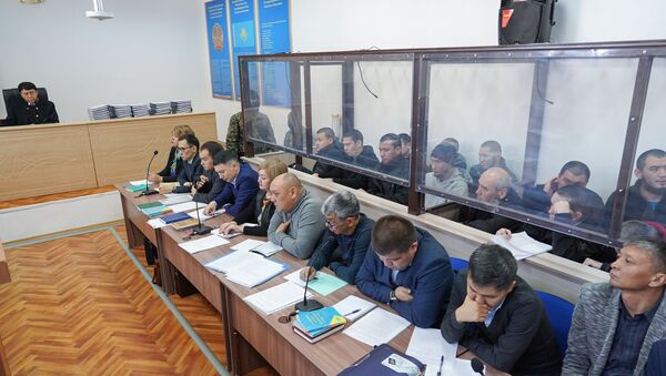Четырнадцать казахстанцев обвиняются в участии в террористической деятельности, вербовке и пропаганде терроризма, а также совершении иных тяжких преступлений - Sputnik Казахстан