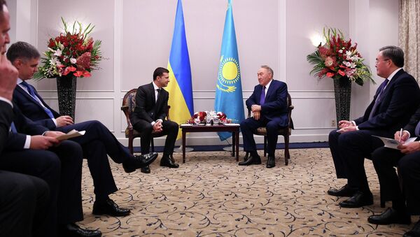 Елбасы Нурсултан Назарбаев на встрече с президентом Украины Владимиром Зеленским - Sputnik Қазақстан