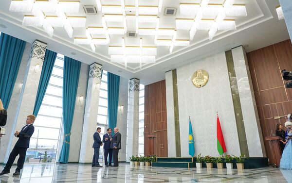 Новое посольство Беларуси состоит из пяти строений: административного здания и жилого дома для сотрудников в три этажа, а также двухэтажной резиденции белорусского посла - Sputnik Казахстан