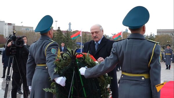 Лукашенко почтил память воинов в Нур-Султане - Sputnik Казахстан
