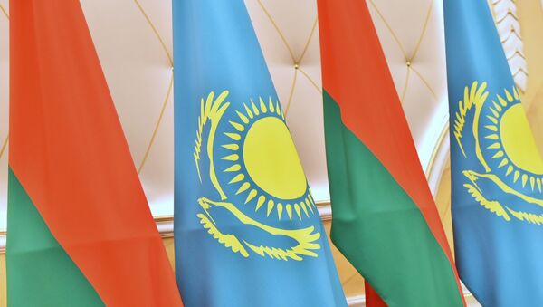 Государственные флаги Казахстана и Беларуси - Sputnik Казахстан