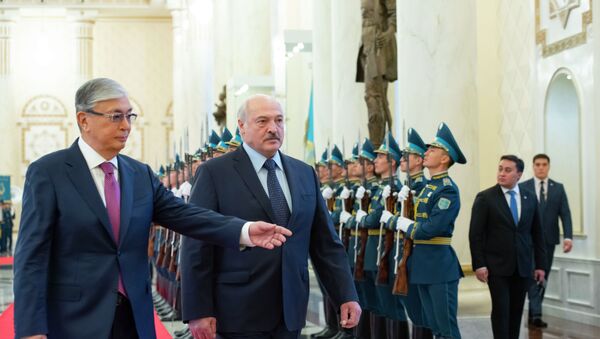 Высокого гостя приветствовал почетный караул  - Sputnik Казахстан