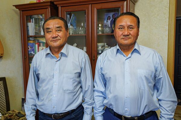 Поплевать невестке в рот: как 70-летние близнецы из Казахстана помогают бездетным парам Поплевать невестке в рот: как 70-летние близнецы из Казахстана помогают бездетным парам - Sputnik Казахстан