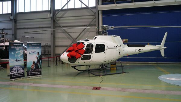 Вертолет Airbus Helicopters, собранный в Казахстане и переданный Таджикистану - Sputnik Казахстан