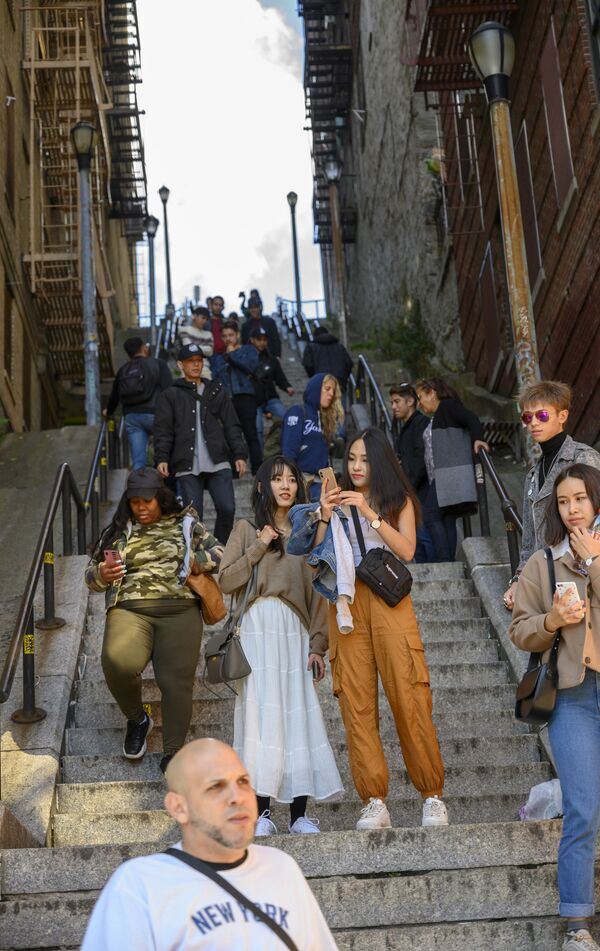 Туристы на лестнице Джокера в Бронксе, Нью-Йорк - Sputnik Казахстан