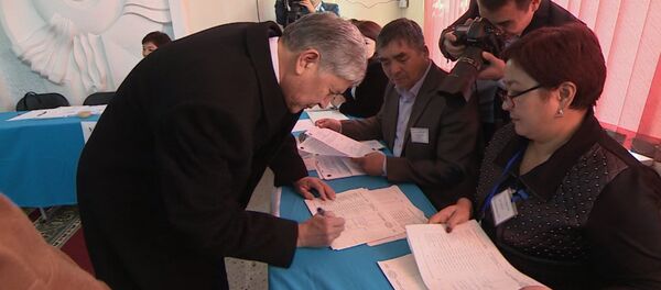 Атамбаев рассказал, кому Кыргызстан отдал свою независимость - Sputnik Казахстан