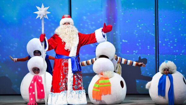 Дед Мороз на шоу-мюзикле Затерянный мир - Sputnik Казахстан