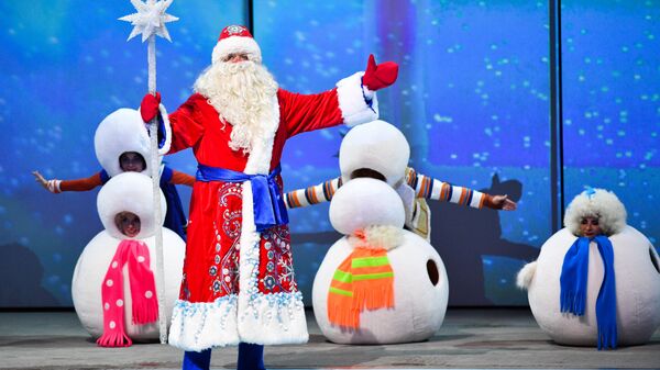 Дед Мороз на шоу-мюзикле Затерянный мир - Sputnik Қазақстан