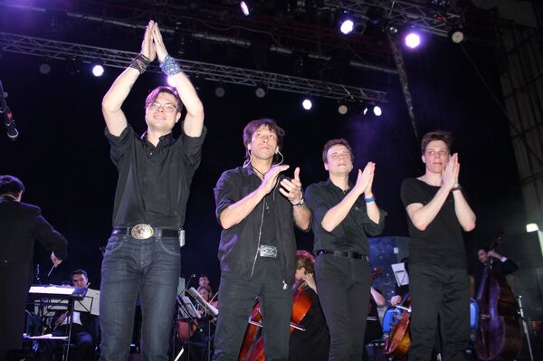 Группа Солнечные дни (экс Черный квадрат): вокалист Игорь Соколов, барабанщик Дмитрий Соколецкий, бас-гитарист Алексей Лугманов и соло-гитарист Юрий Шиян - Sputnik Казахстан